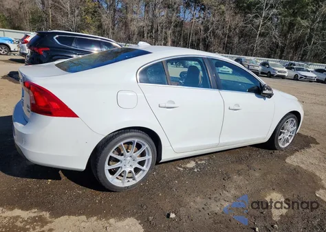 2012 Volvo S60 T6 z USA, uszkodzony, nr VIN YV1902FH3C2057599